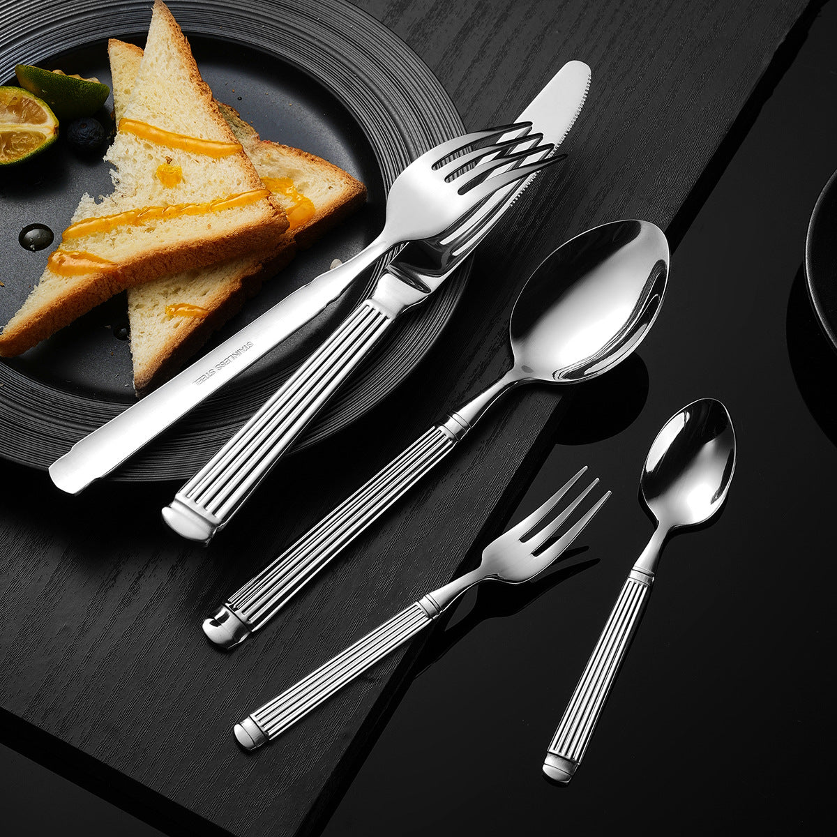 Aurelia Luxury Column Gold-Plated Dining Cutlery | 3CARATS