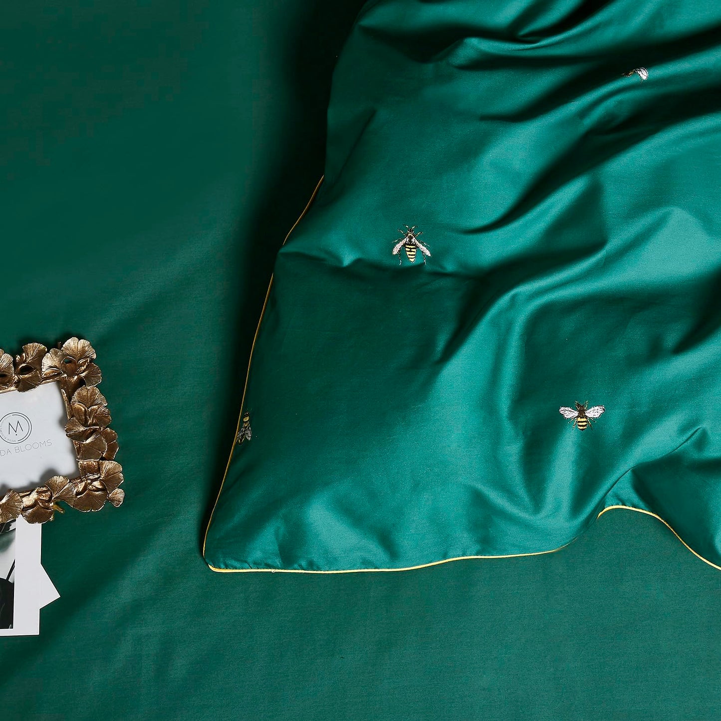 Dark Green Bee Cotton Duvet Set | 3CARATS