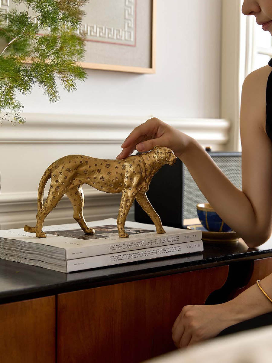 Golden Exquisite Leopard Art Ornament | 3CARATS
