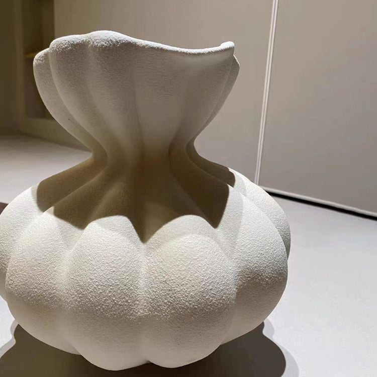 Handcrafted French Vintage-Inspired Vase | 3CARATS