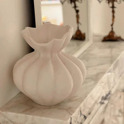Handcrafted French Vintage-Inspired Vase | 3CARATS