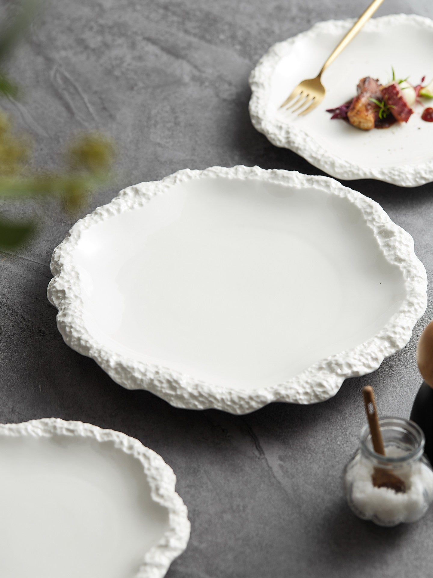 Irregular Stone Textured Ruffled Ceramic Plate | 3CARATS