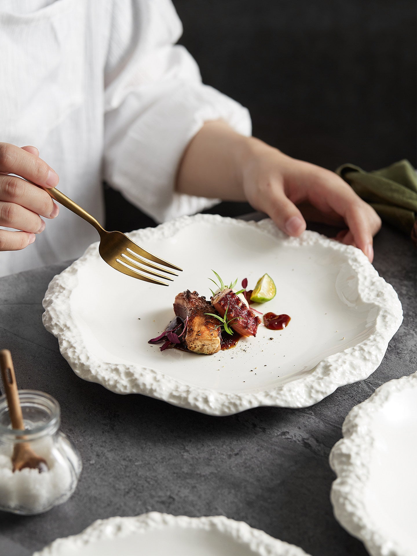 Irregular Stone Textured Ruffled Ceramic Plate | 3CARATS