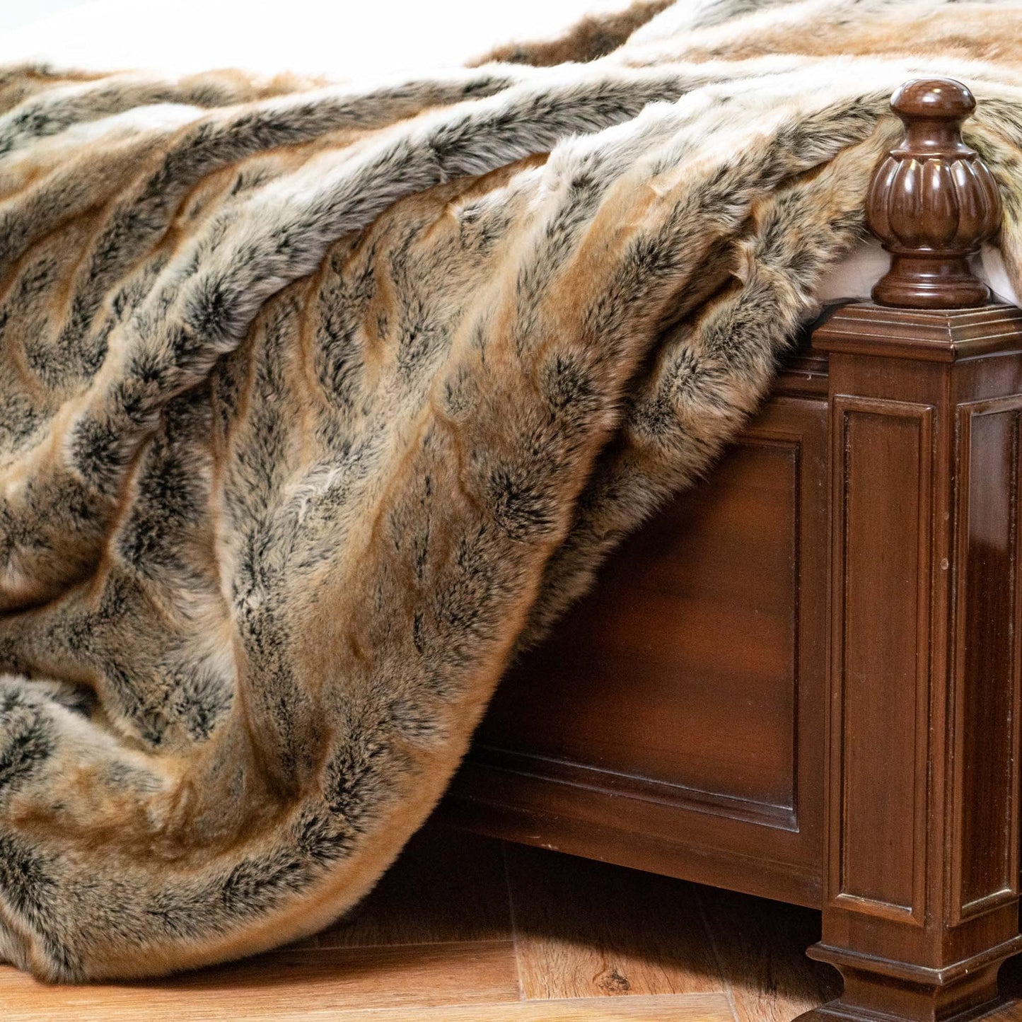 Lutetia Super Soft Fuzzy Thick Throw Blanket | 3CARATS