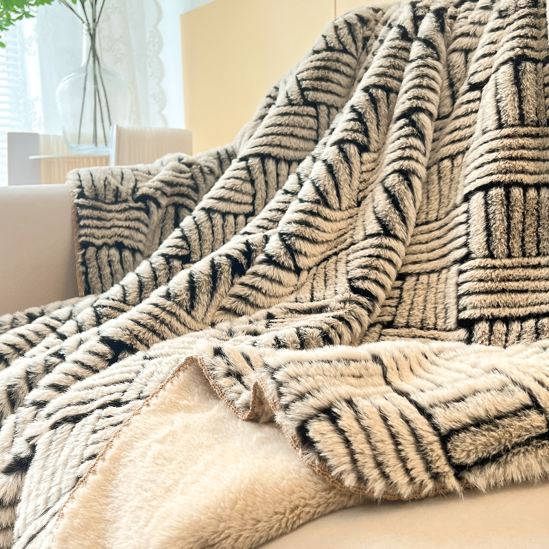 Luxury Faux Rabbit Fur Flannel Throw Blanket | 3CARATS