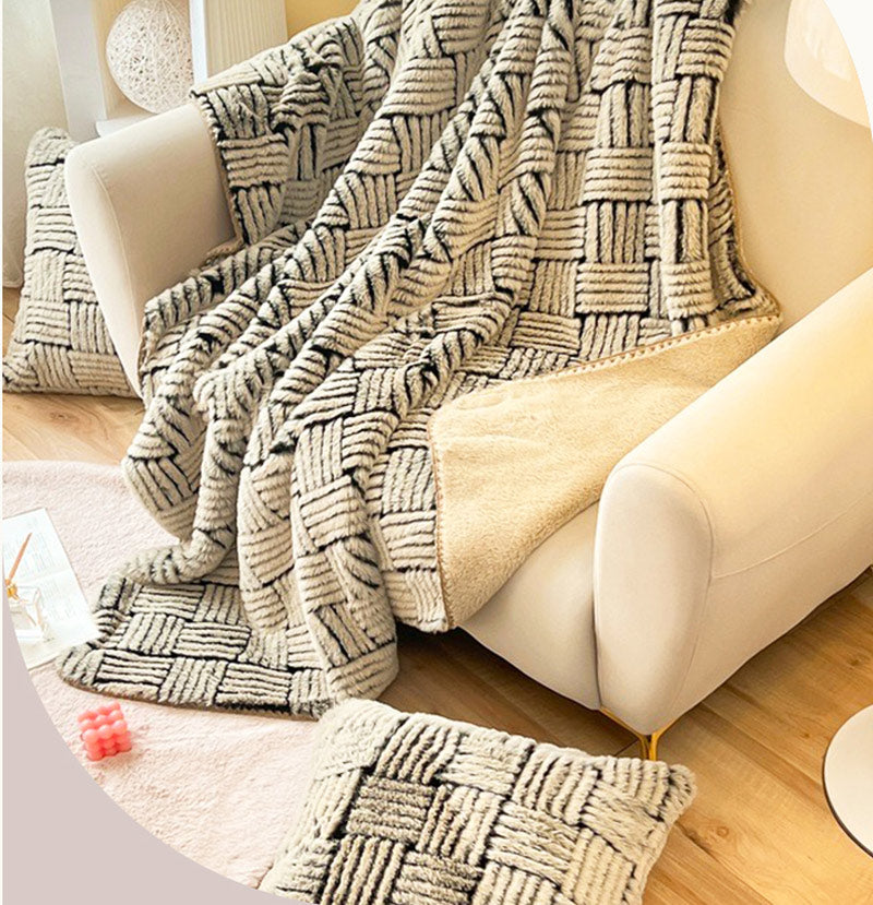 Luxury Faux Rabbit Fur Flannel Throw Blanket | 3CARATS