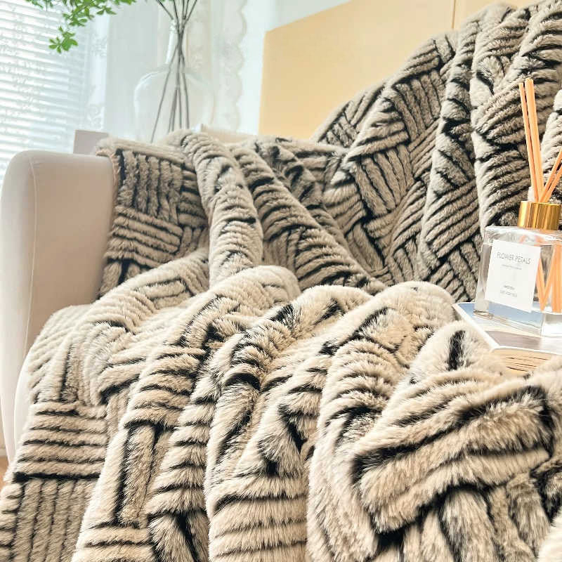 Luxury Faux Rabbit Fur Flannel Throw Blanket | 3CARATS