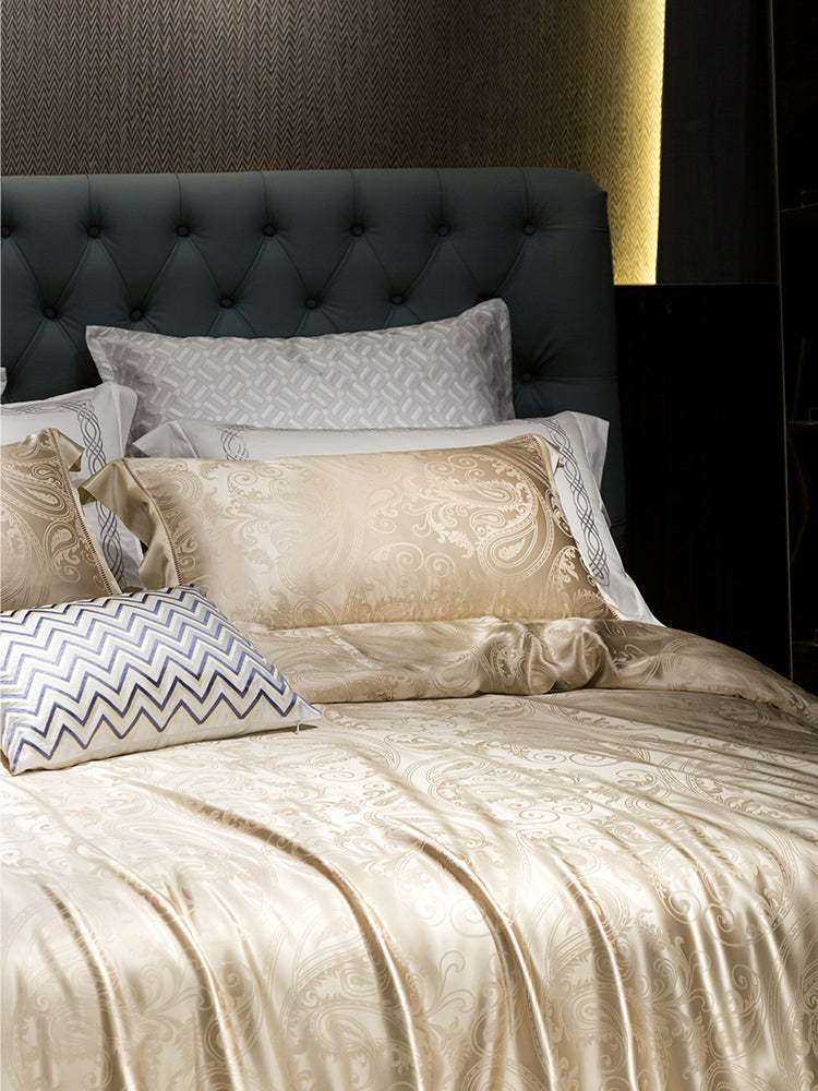Luxury Pedra Gold 28 Momme 100% Mulberry Silk Jacquard Bedding Set | 3CARATS