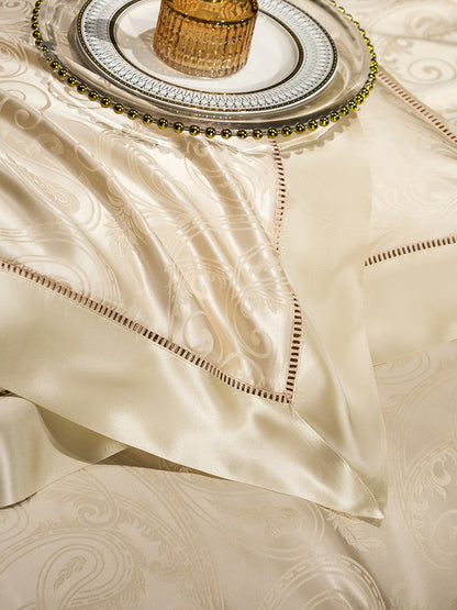 Luxury Pedra Gold 28 Momme 100% Mulberry Silk Jacquard Bedding Set | 3CARATS