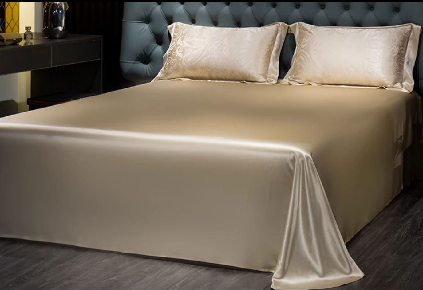 Luxury Pedra Gold 28 Momme 100% Mulberry Silk Jacquard Bedding Set | 3CARATS