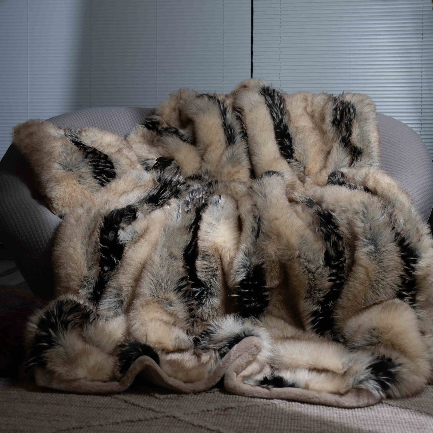 Luxury Soft Faux Fox Fur Blanket | Eco-Friendly 3CARATS