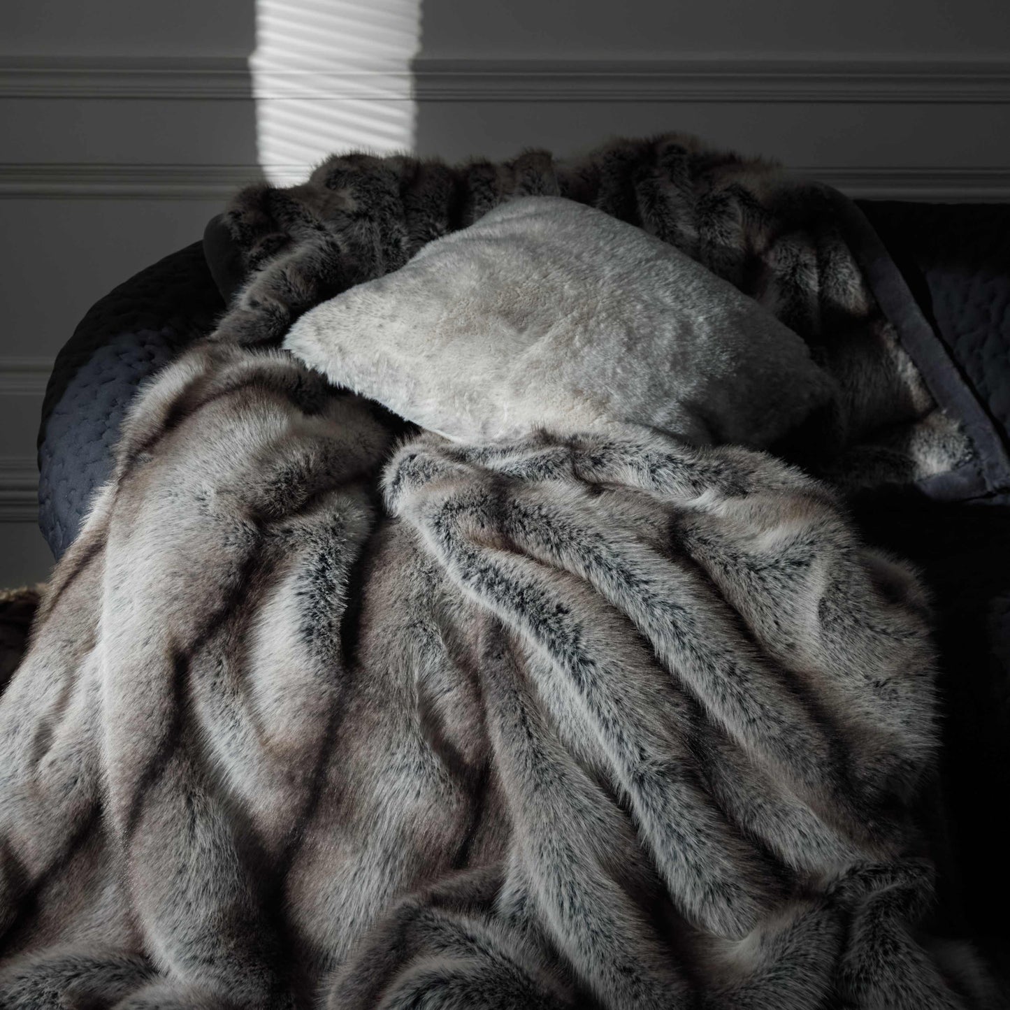 Luxury Soft Faux Fox Fur Blanket | Eco-Friendly 3CARATS
