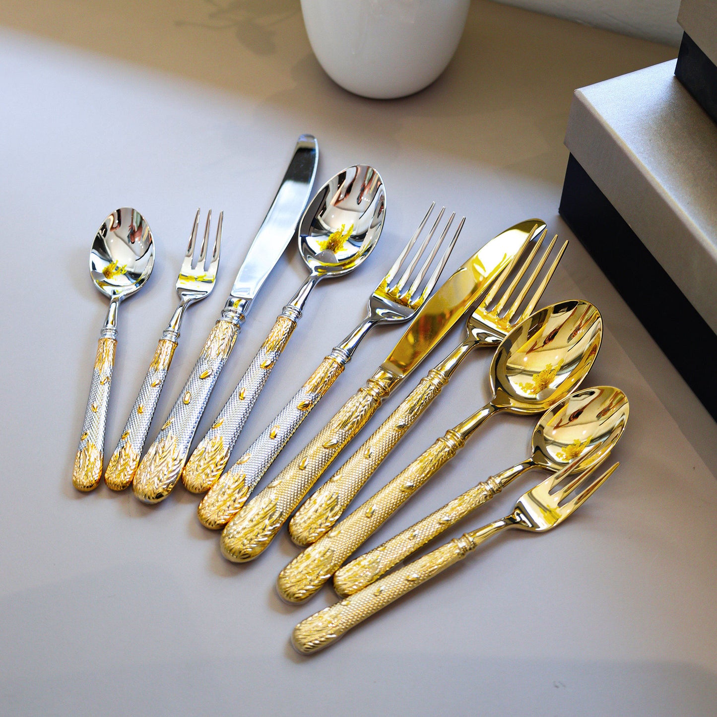 Premium Wheat Embossed Handle Forged Steak Cutlery Set | 3CARATS