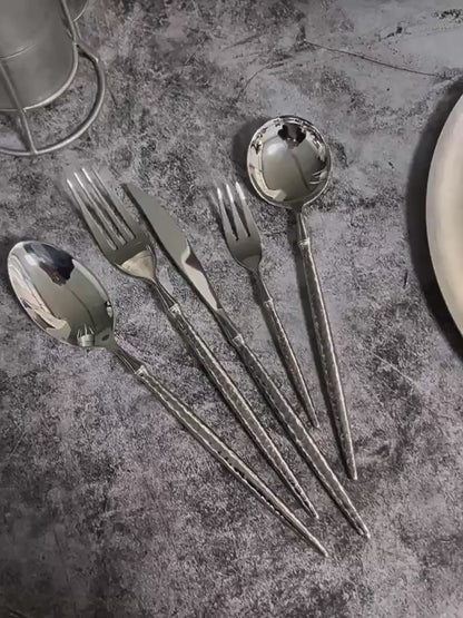 Round-Handled Hammered Cutlery Set | 3CARATS